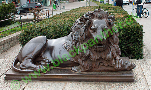 A lion figure lying in Lübeck