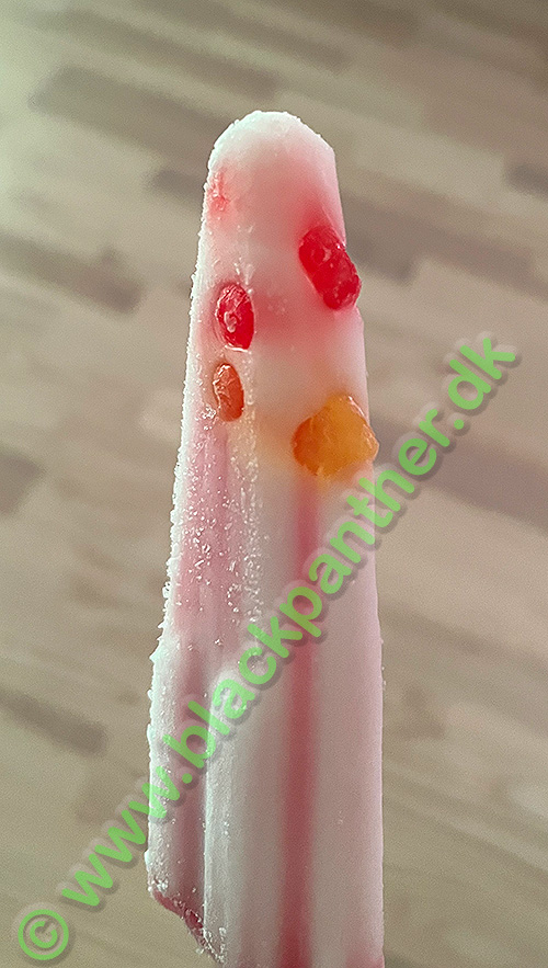 Ice pop with four gummy bears